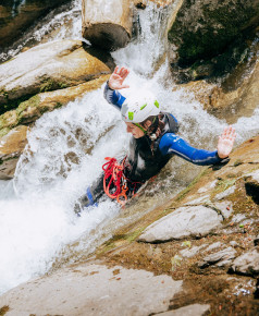 canyoning activité aquatique alpes famille amis