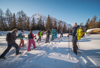 Groupe en raquettes à neige avec Evolution 2 Tignes.